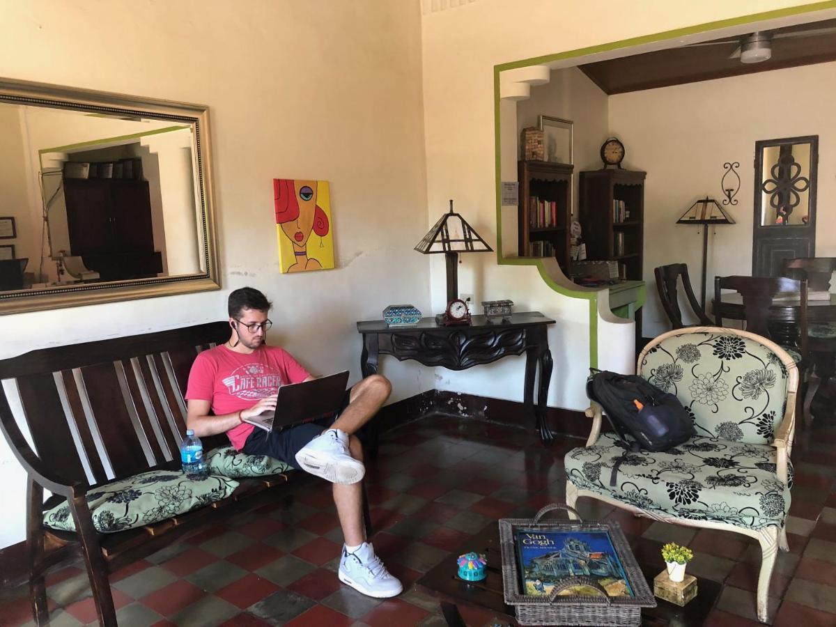 Casa Lula Leon Hostal Bagian luar foto